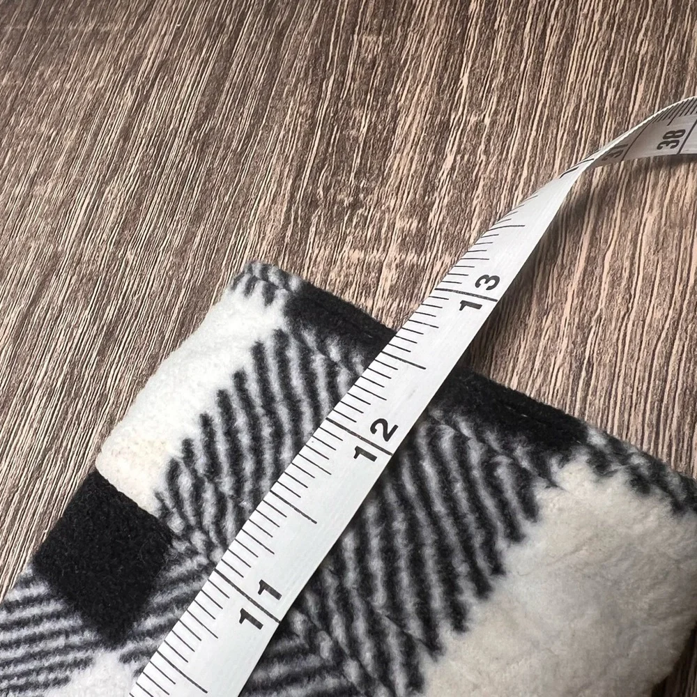 Children’s Place‎ Black and White Flannel 3T